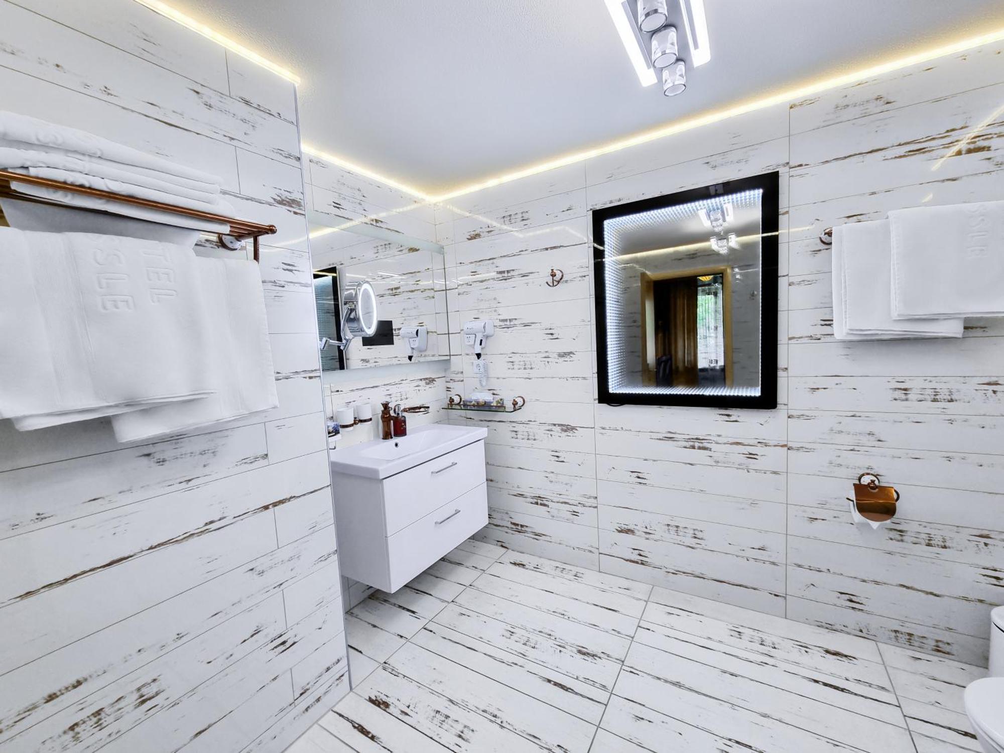 Hotel Roessle Dobel Quarto foto