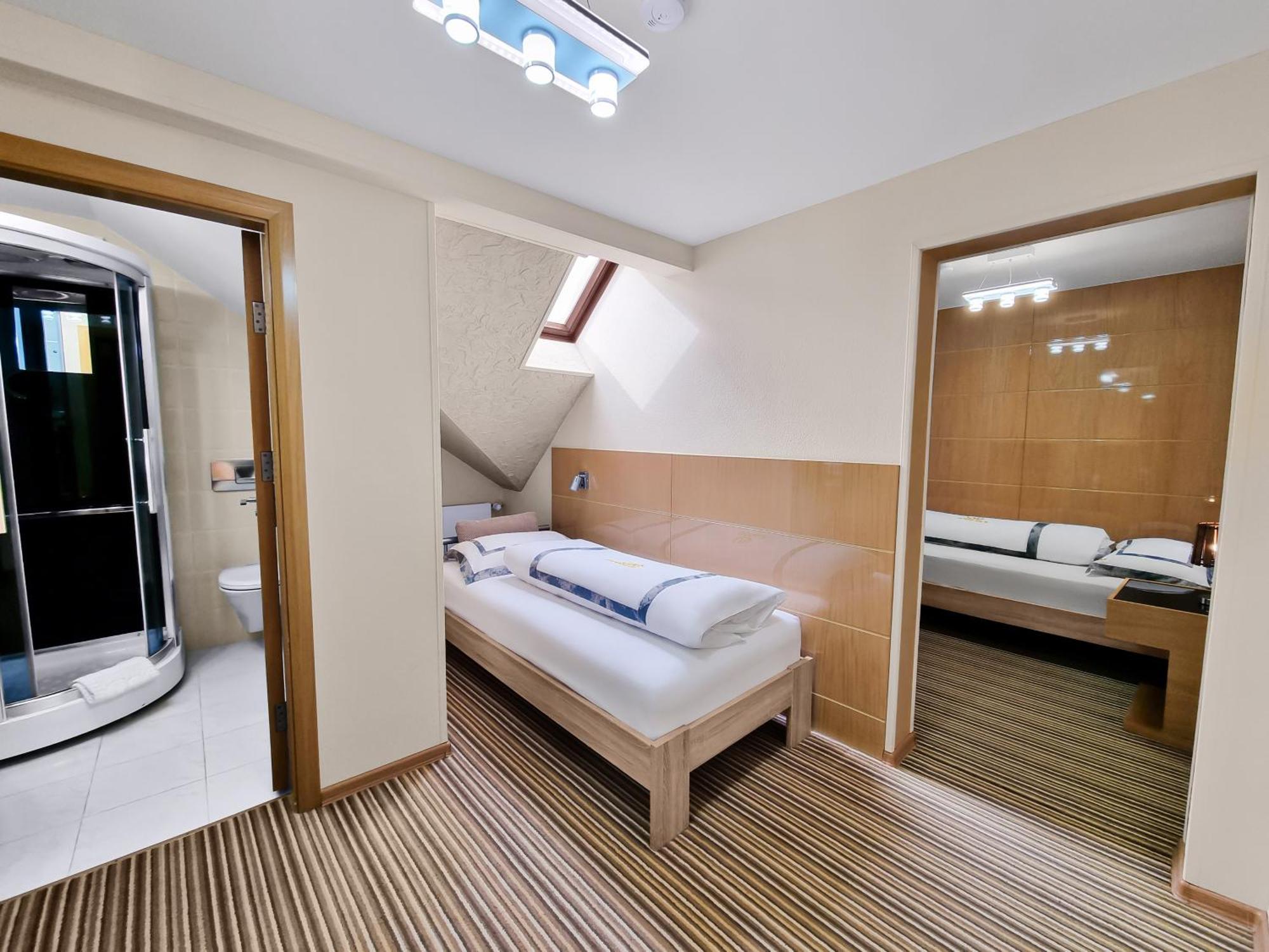 Hotel Roessle Dobel Quarto foto