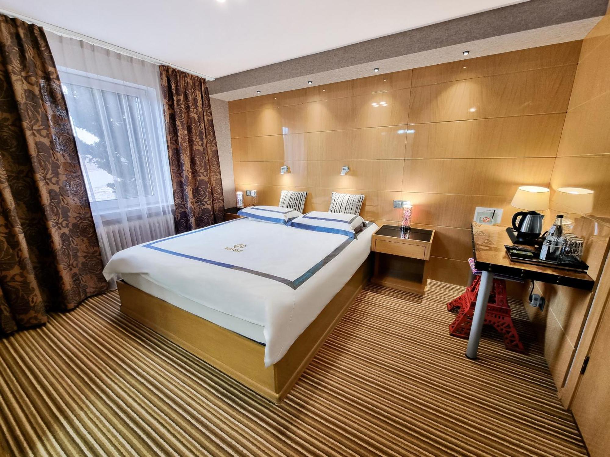 Hotel Roessle Dobel Quarto foto