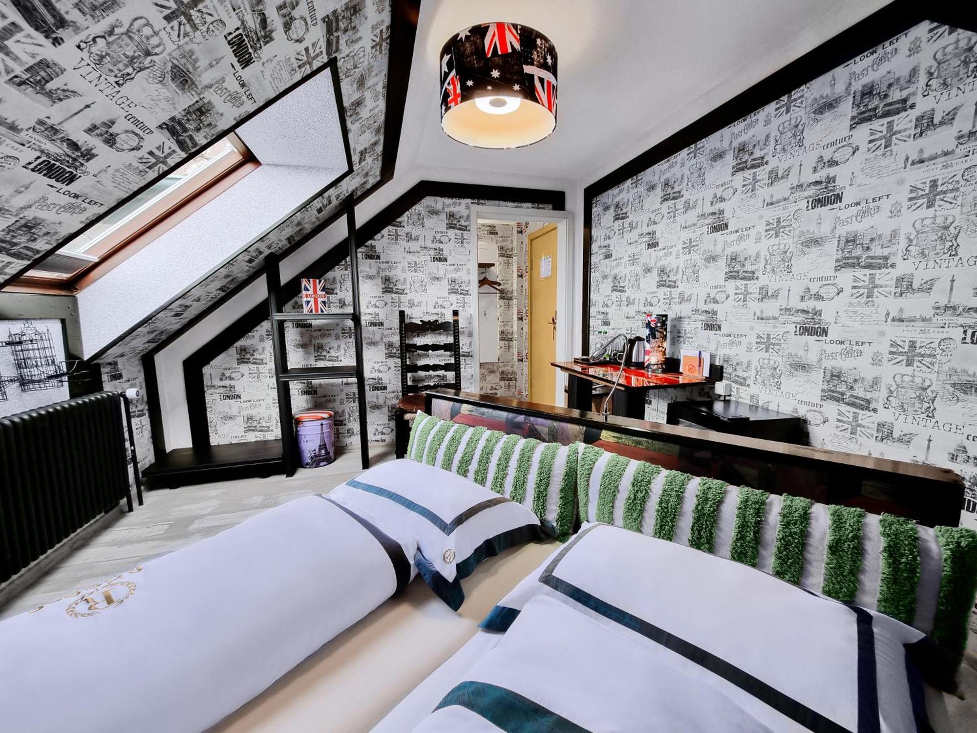 Hotel Roessle Dobel Quarto foto